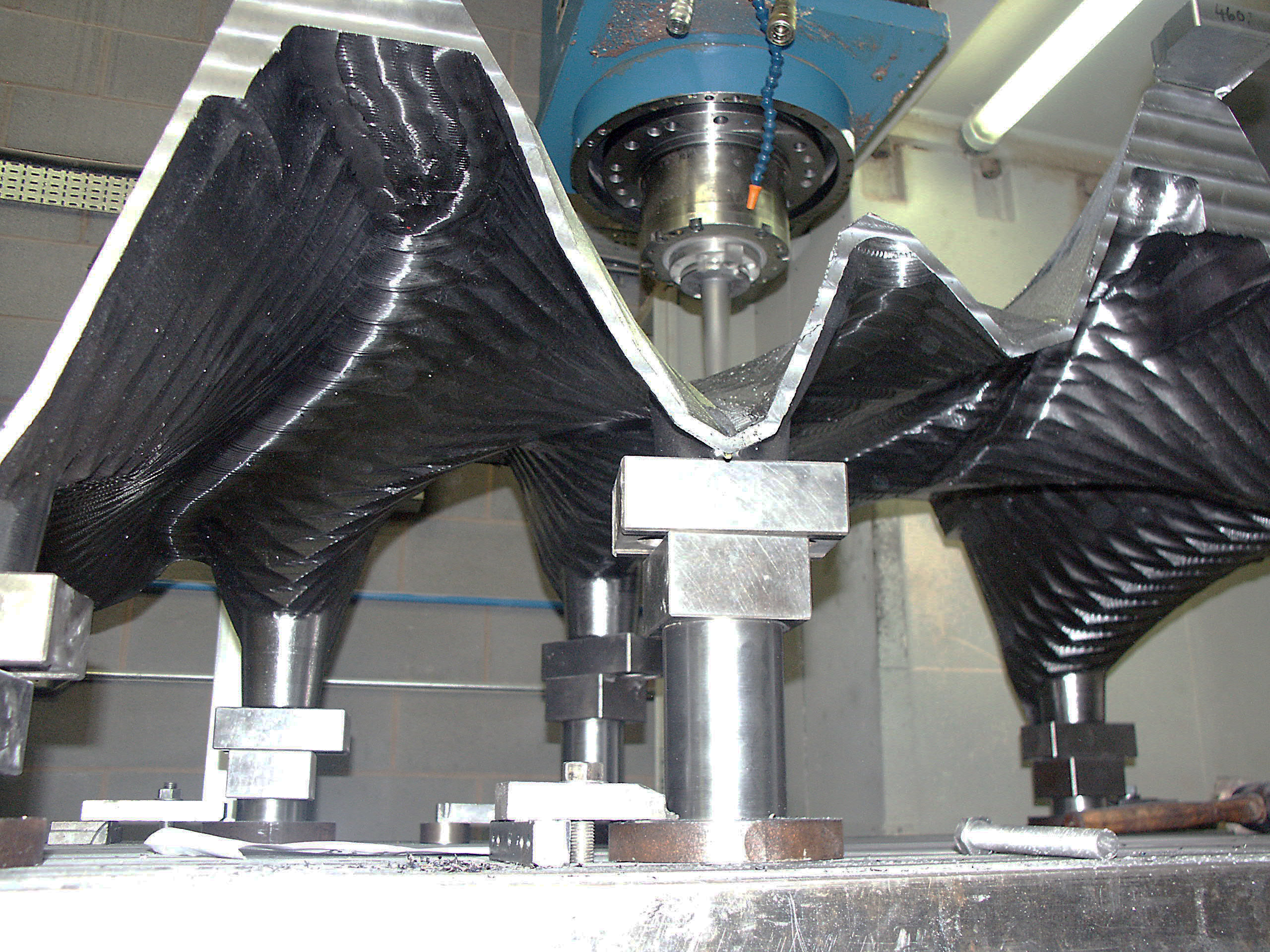 Hani Rashid presenting the Ivo_03 table during a lecture