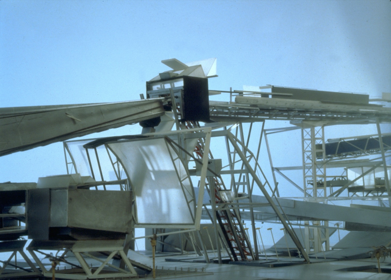Steel Cloud model — close-up detail of intersecting planes and steel structure